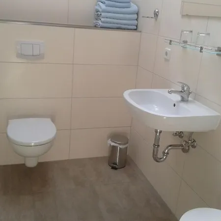 With 1 Bedroom * Σβερίν